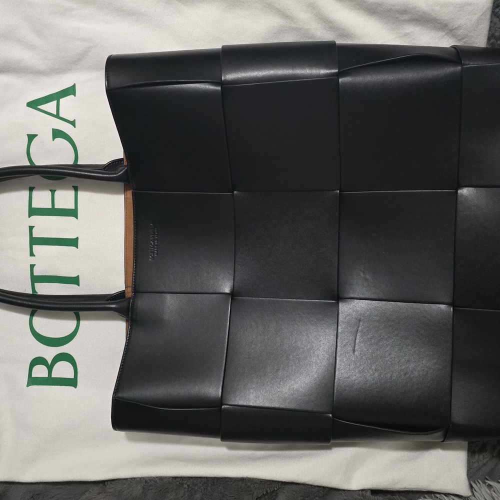 Bottega Veneta Black Arco Maxi Leather Bag